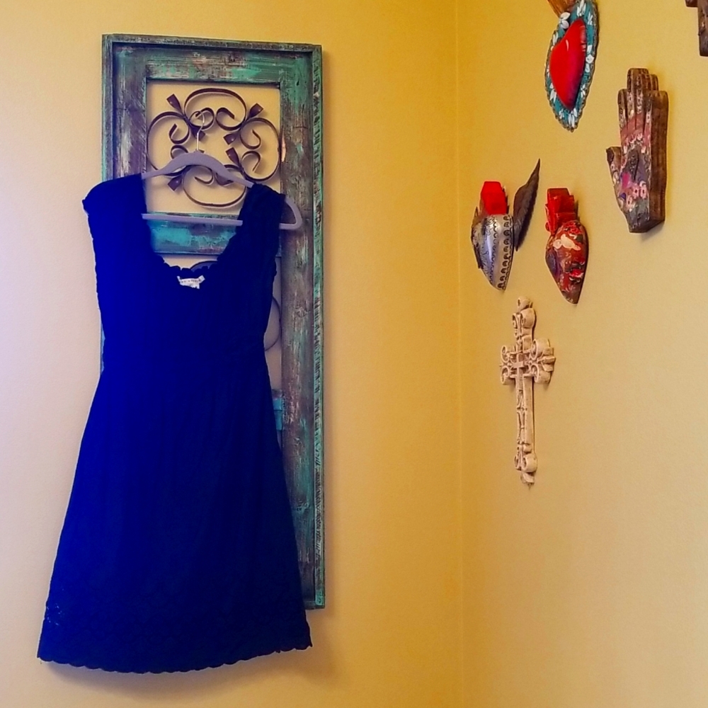 Cute mini dress, easy fit riches waist